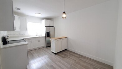 275 NW 46th St in Miami, FL - Building Photo - Building Photo