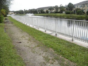 888 Pipers Cay Dr in West Palm Beach, FL - Building Photo - Building Photo