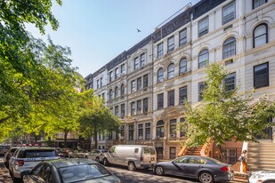 68 W 82nd St in New York, NY - Building Photo