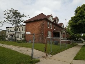 Helen Street Townhomes in Detroit, MI - Foto de edificio - Building Photo