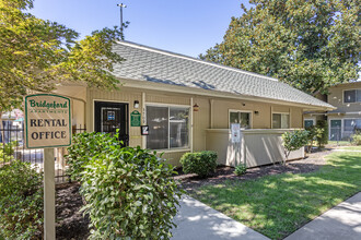 Bridgeford Apartments in Modesto, CA - Foto de edificio - Building Photo