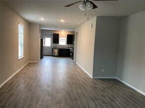 827 Redinger Ridge Dr in Huffman, TX - Building Photo - Building Photo