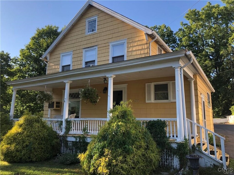167 E Genesee St in Skaneateles, NY - Foto de edificio