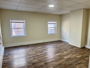442 Broadway in Bayonne, NJ - Foto de edificio - Building Photo