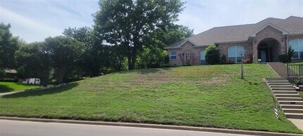 14 Crosslands Rd in Benbrook, TX - Building Photo - Building Photo