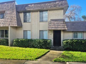 6054 Vía Casitas in Carmichael, CA - Building Photo