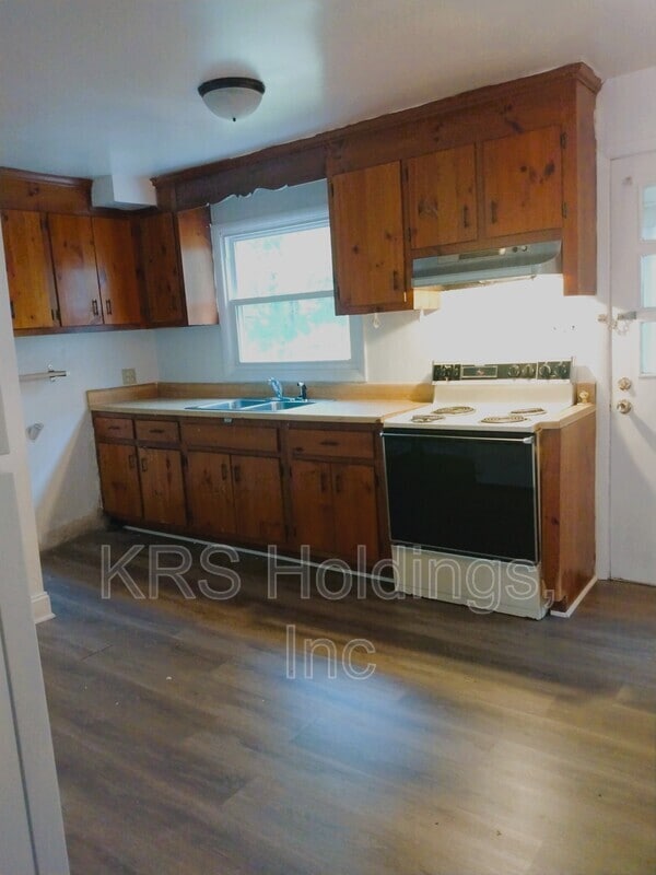 property at 2406 Wayside Dr