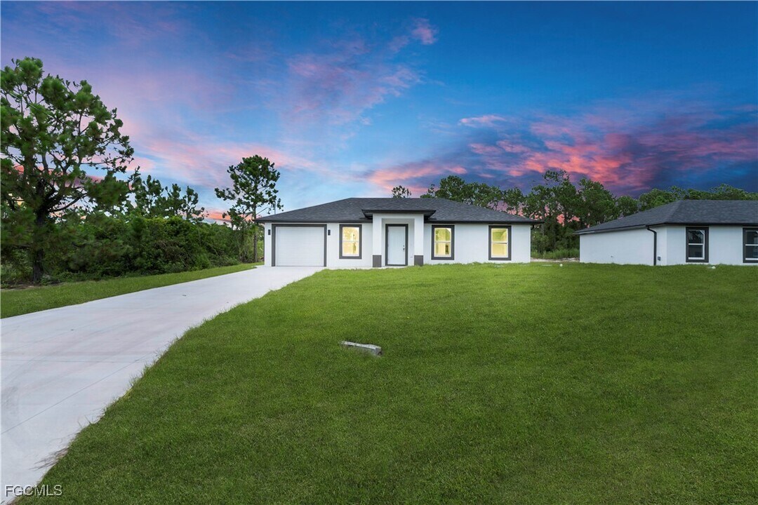 1029 Winters St E in Lehigh Acres, FL - Building Photo