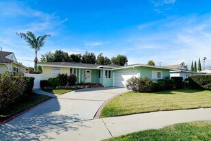 7335 Donna Ave in Reseda, CA - Building Photo