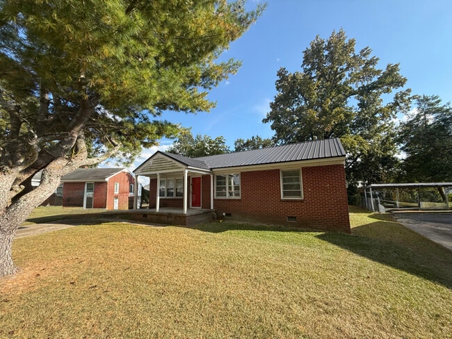 1105 Sycamore Rd in Kinston, NC - Building Photo - Building Photo