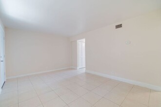 616 8th St in West Palm Beach, FL - Building Photo - Building Photo