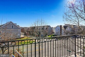 705 Belmont Bay Dr in Woodbridge, VA - Building Photo - Building Photo