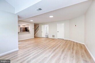 6905 Jones View Dr in Baltimore, MD - Building Photo - Building Photo