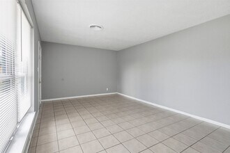 344 Pennington Dr in Alvin, TX - Building Photo - Building Photo