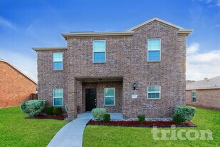 1010 Stanwyck Ave in Duncanville, TX - Building Photo