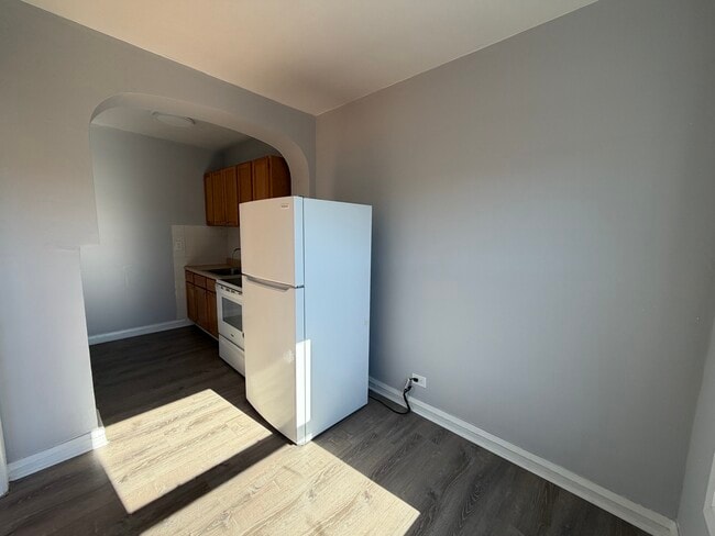 6956 N Ashland Ave in Chicago, IL - Building Photo - Building Photo