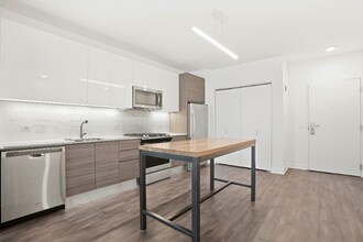422 N Franklin St in Chicago, IL - Building Photo - Building Photo
