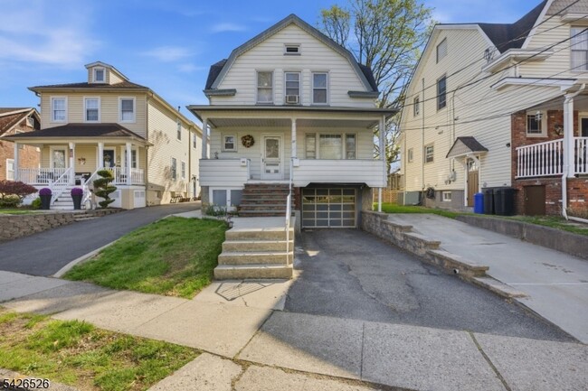 39 Wilmore Rd in Little Falls, NJ - Building Photo - Building Photo