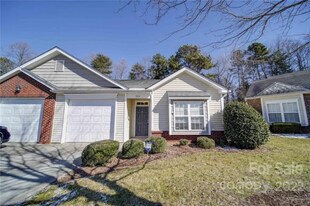 5814 Bradford Lake in Charlotte, NC - Building Photo