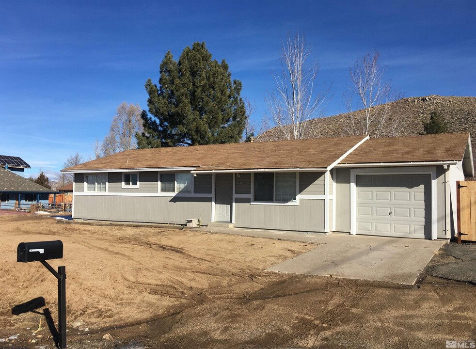 405 Kess Way in Reno, NV - Building Photo