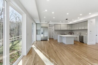 82 Louise Rd in Newton, MA - Building Photo - Building Photo