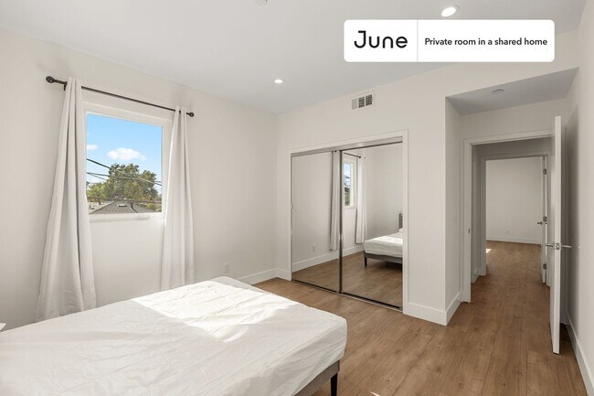 Private bedroom in 4 bed/4 bath Home in Los Angeles, CA - Building Photo - Building Photo