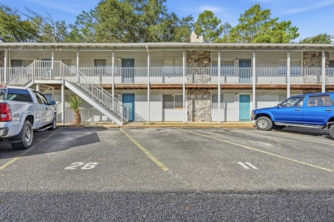 201 E College Blvd in Niceville, FL - Foto de edificio - Building Photo