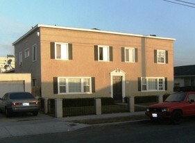1323 Walnut Ave in Long Beach, CA - Building Photo
