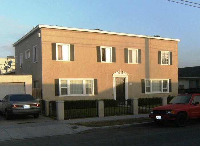 1323 Walnut Ave in Long Beach, CA - Foto de edificio