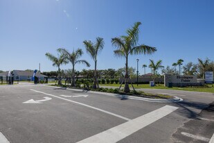 Hemingway Point in Ft. Myers, FL - Building Photo