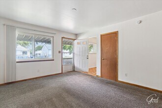 8684 Republic Ave in Warren, MI - Building Photo - Building Photo