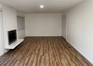 11995 SW Settler Way in Beaverton, OR - Building Photo - Building Photo