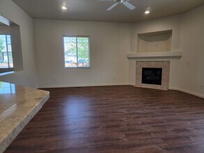 910 Bayhill Way in Sparks, NV - Building Photo - Building Photo