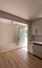 2117 Aaron St-Unit -14 in Los Angeles, CA - Foto de edificio - Building Photo