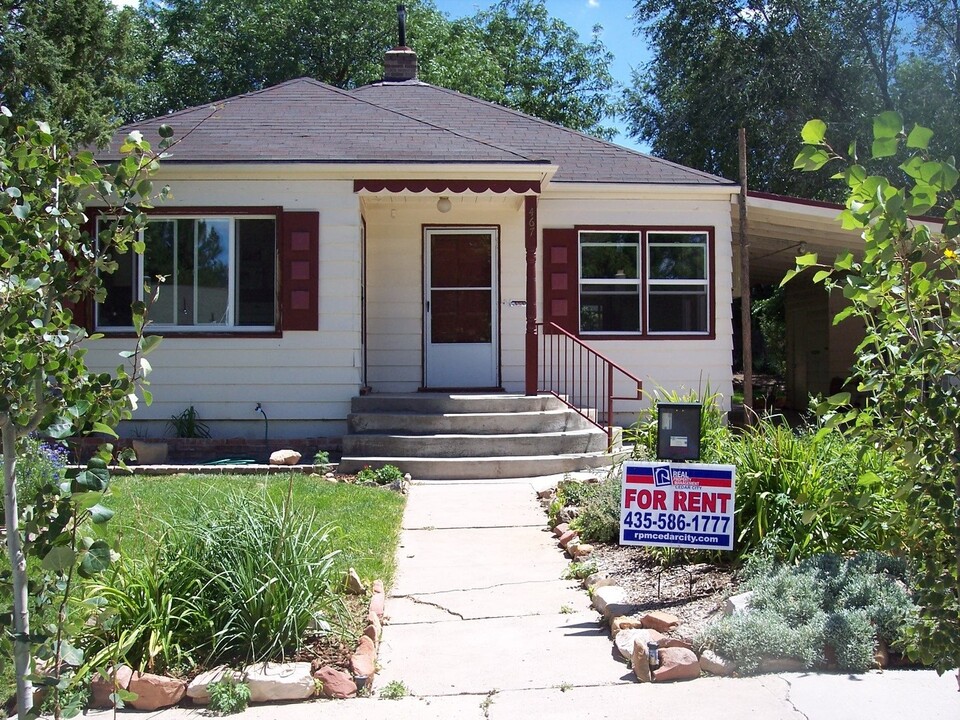 467 S 150 W in Cedar City, UT - Building Photo