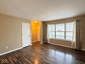 7006 Long Run Dr in Indianapolis, IN - Building Photo - Building Photo