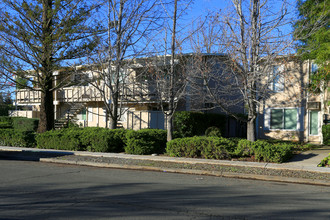 Apartments on Cabot Way in Napa, CA - Building Photo - Building Photo