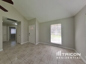 8711 Croteau Dr in Houston, TX - Foto de edificio - Building Photo