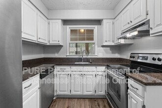 3000 Hillsboro Pike in Nashville, TN - Building Photo - Building Photo
