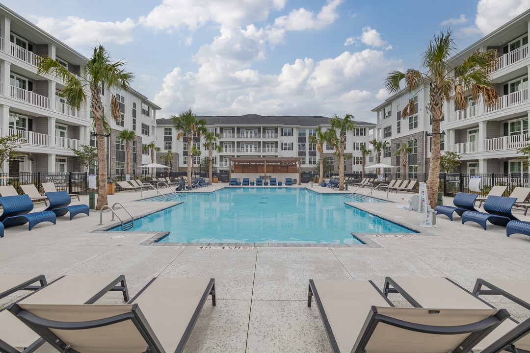 The Village at Carnes Crossroads in Summerville, SC - Foto de edificio