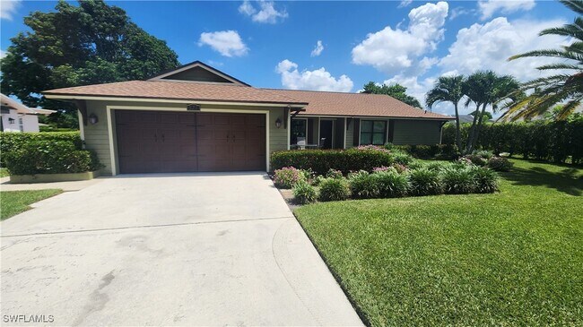 521 Whitewater Way in Naples, FL - Building Photo - Building Photo