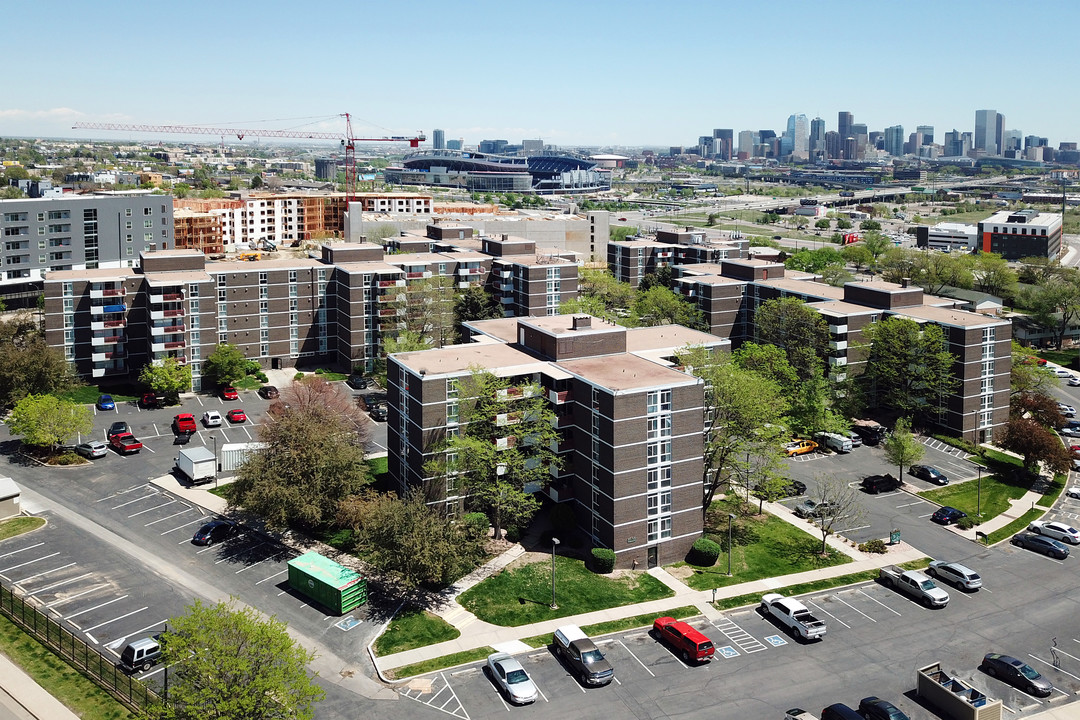 Vesty Park Flats in Denver, CO - Building Photo