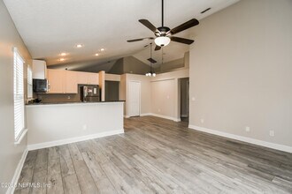 3107 Wandering Oaks Dr in Orange Park, FL - Building Photo - Building Photo