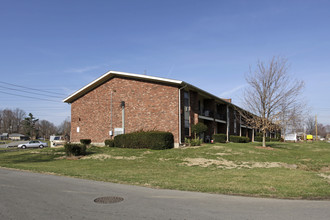 Thorobred Apartments II in Louisville, KY - Building Photo - Building Photo