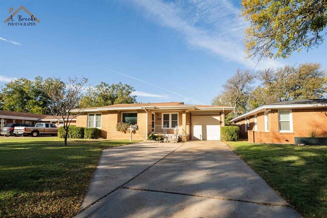 4714 Alamo Dr in Wichita Falls, TX - Foto de edificio - Building Photo