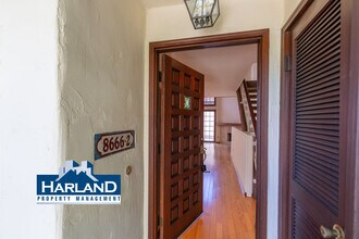 8666 Villa La Jolla Dr in San Diego, CA - Building Photo - Building Photo
