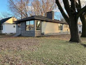 400 7th Ave SE, Unit A in Waseca, MN - Foto de edificio - Building Photo