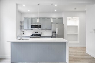 71-52 68th St in Queens, NY - Building Photo - Building Photo
