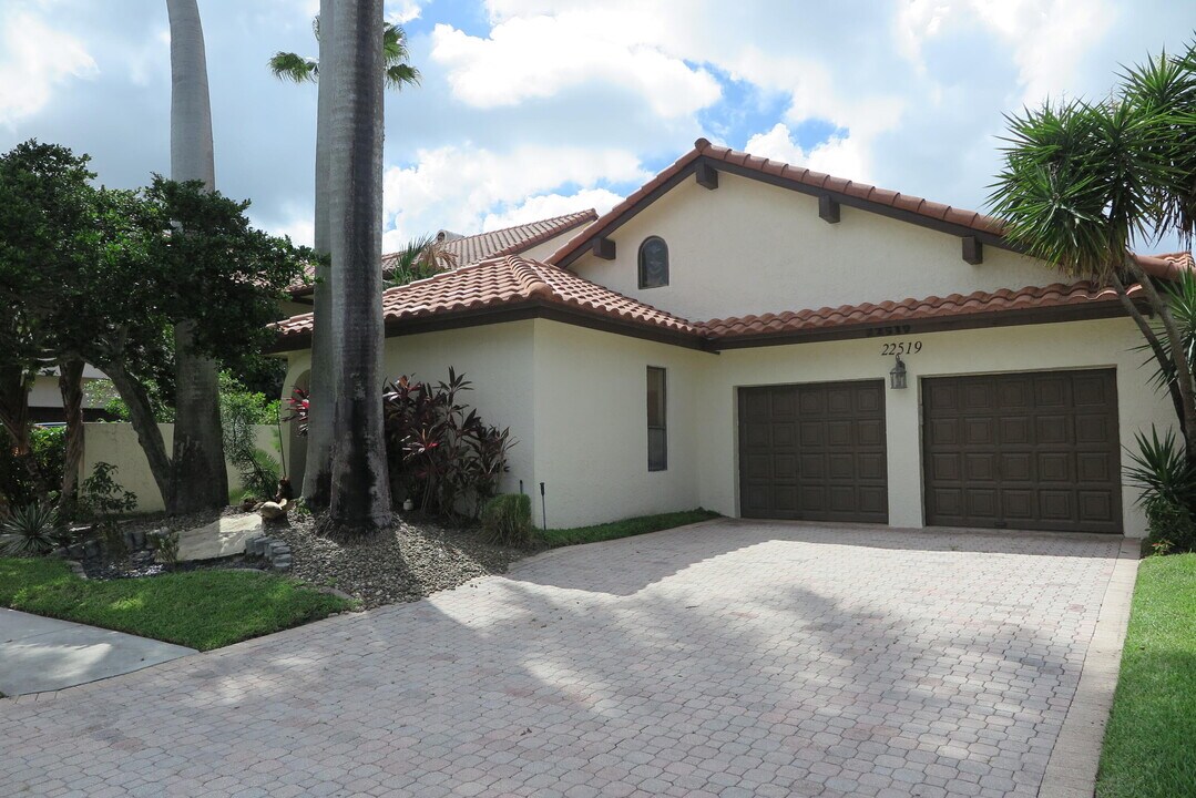 22519 Esplanada Cir in Boca Raton, FL - Building Photo