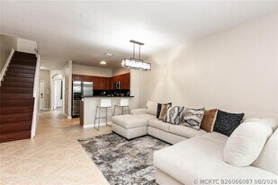4408 Woodland Cir in Tamarac, FL - Building Photo